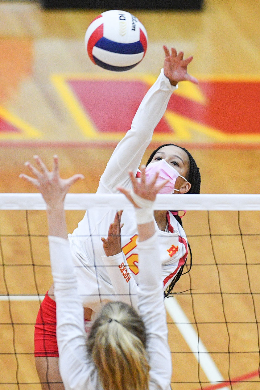 100521-qc-spt-moline-ri-vball-009